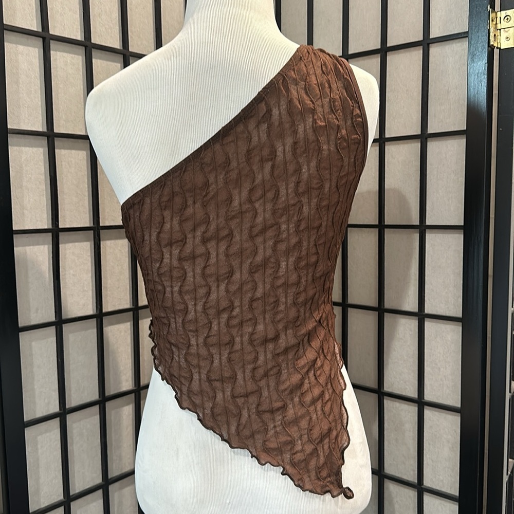 Asymmetrical top - Picture 2 of 2